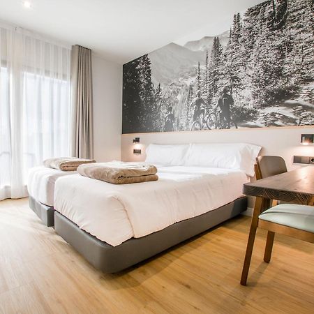 Hotel Llívia Extérieur photo