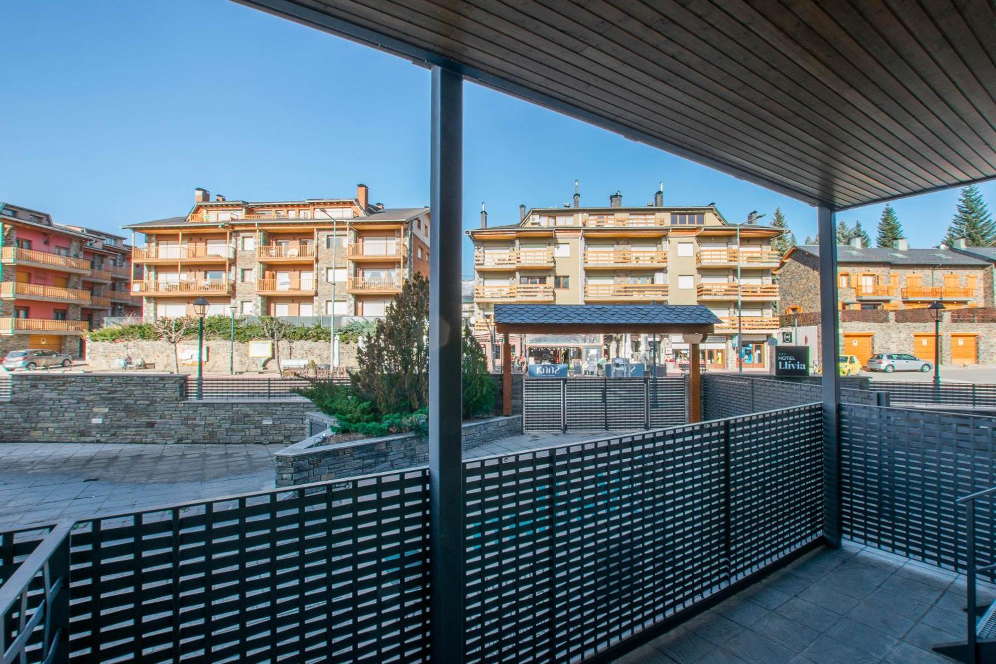 Hotel Llívia Extérieur photo