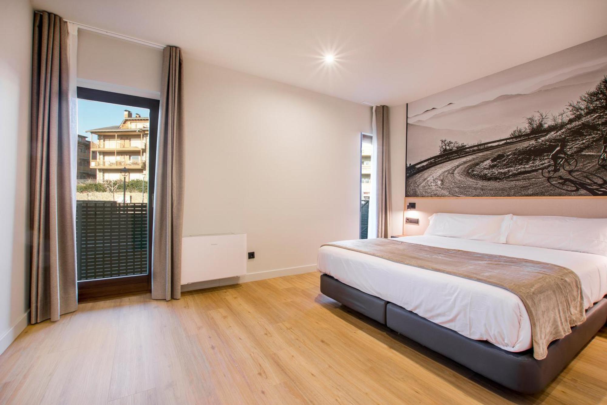 Hotel Llívia Extérieur photo
