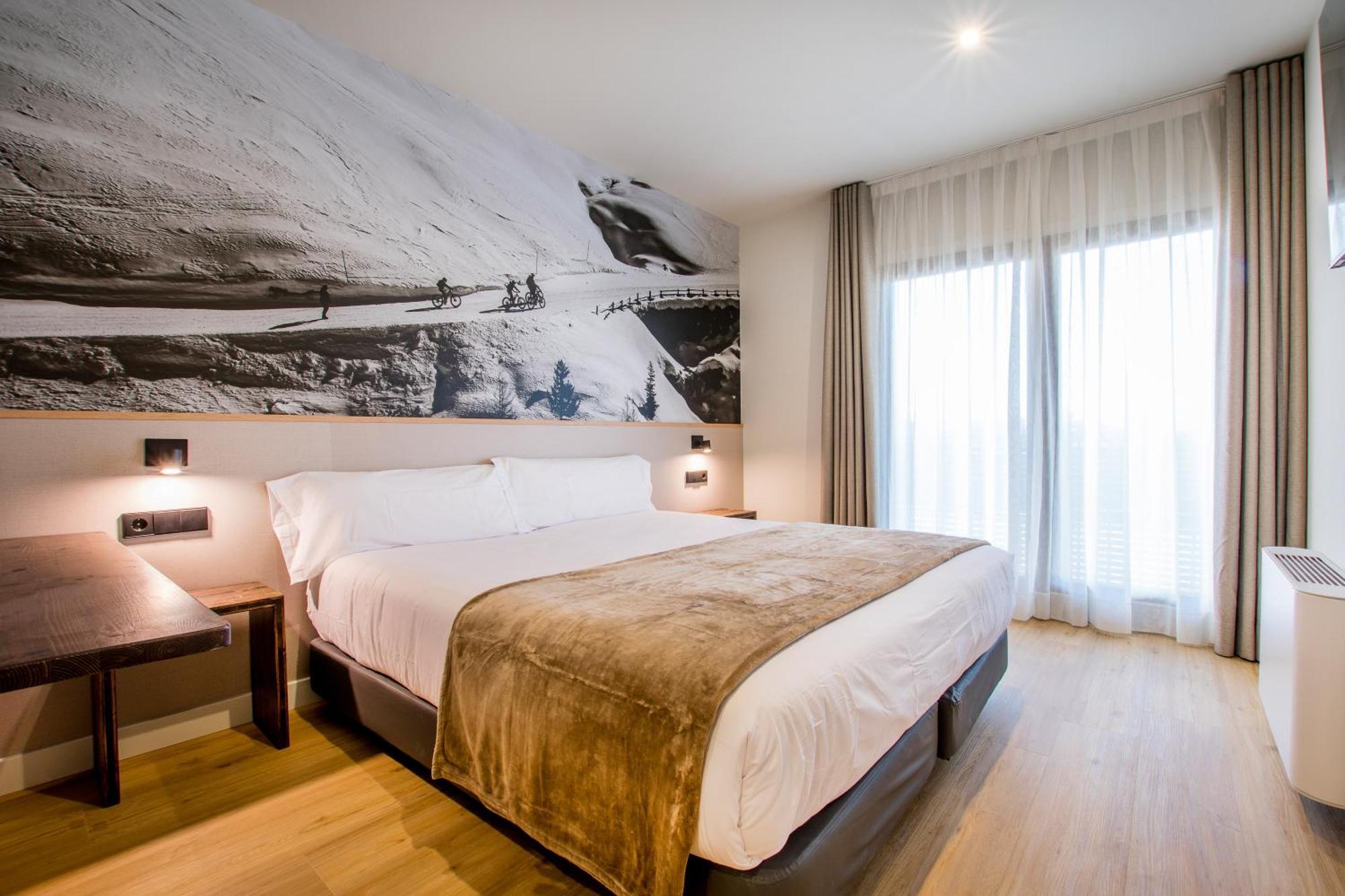 Hotel Llívia Extérieur photo