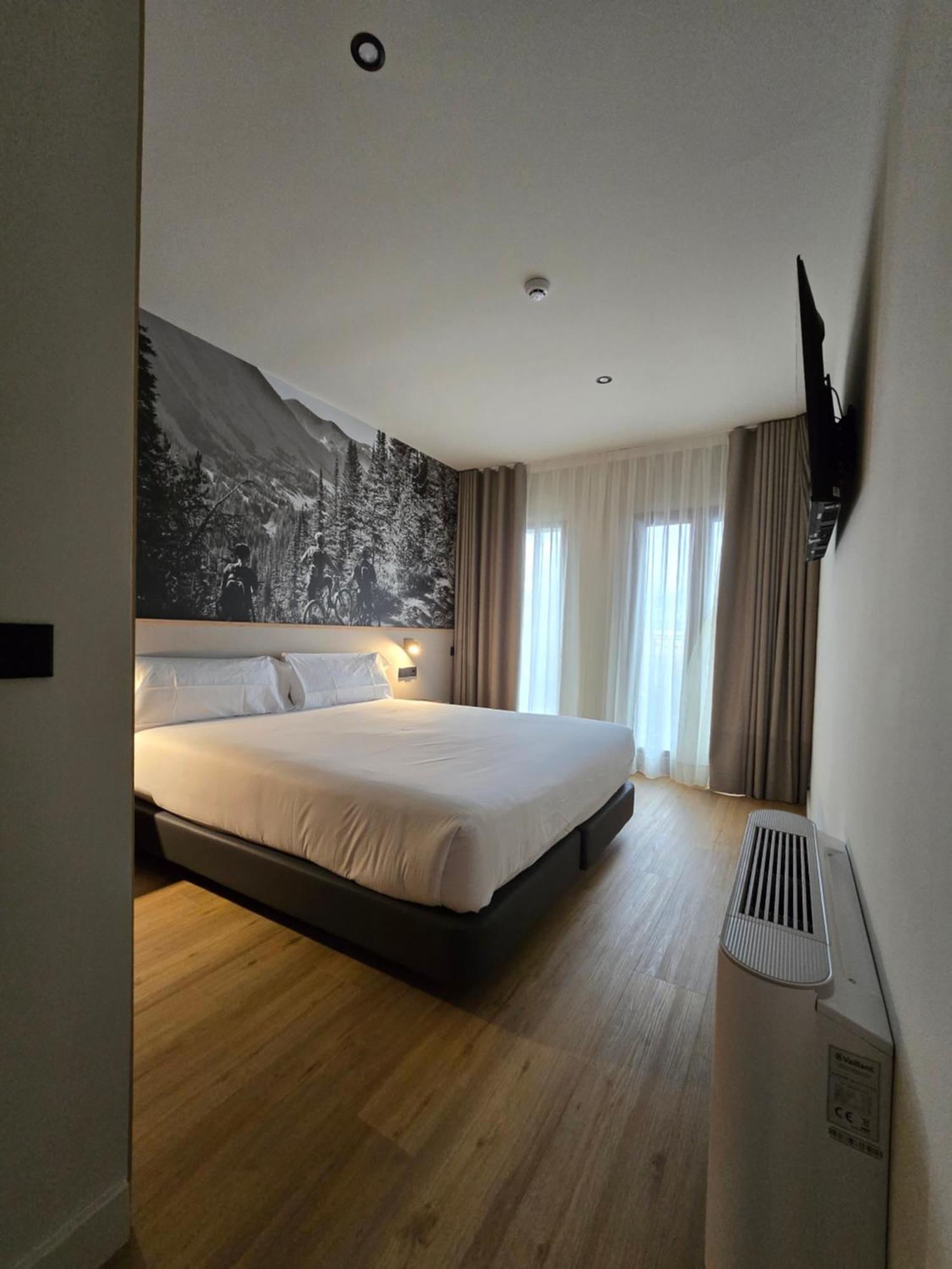 Hotel Llívia Extérieur photo