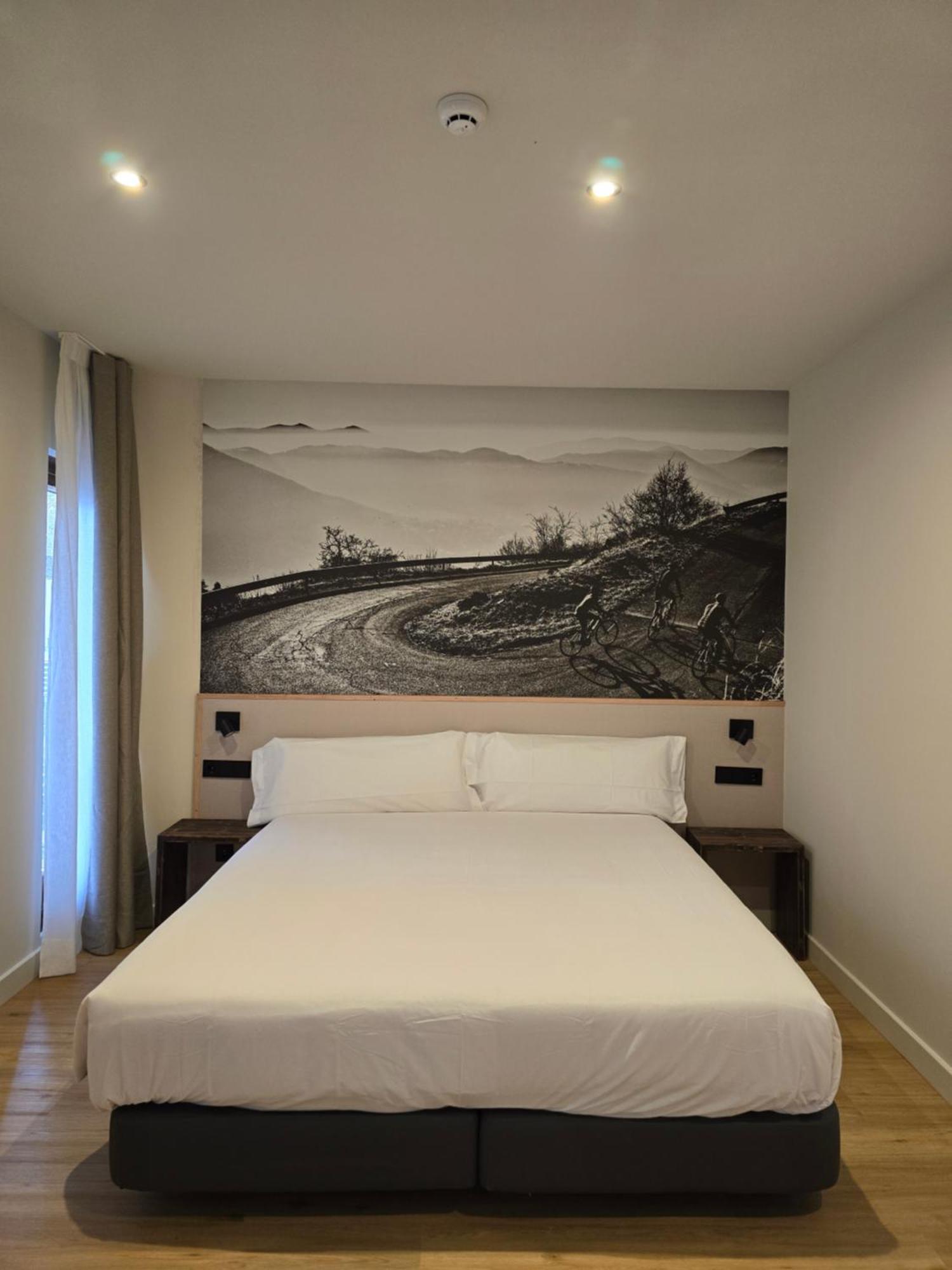 Hotel Llívia Extérieur photo